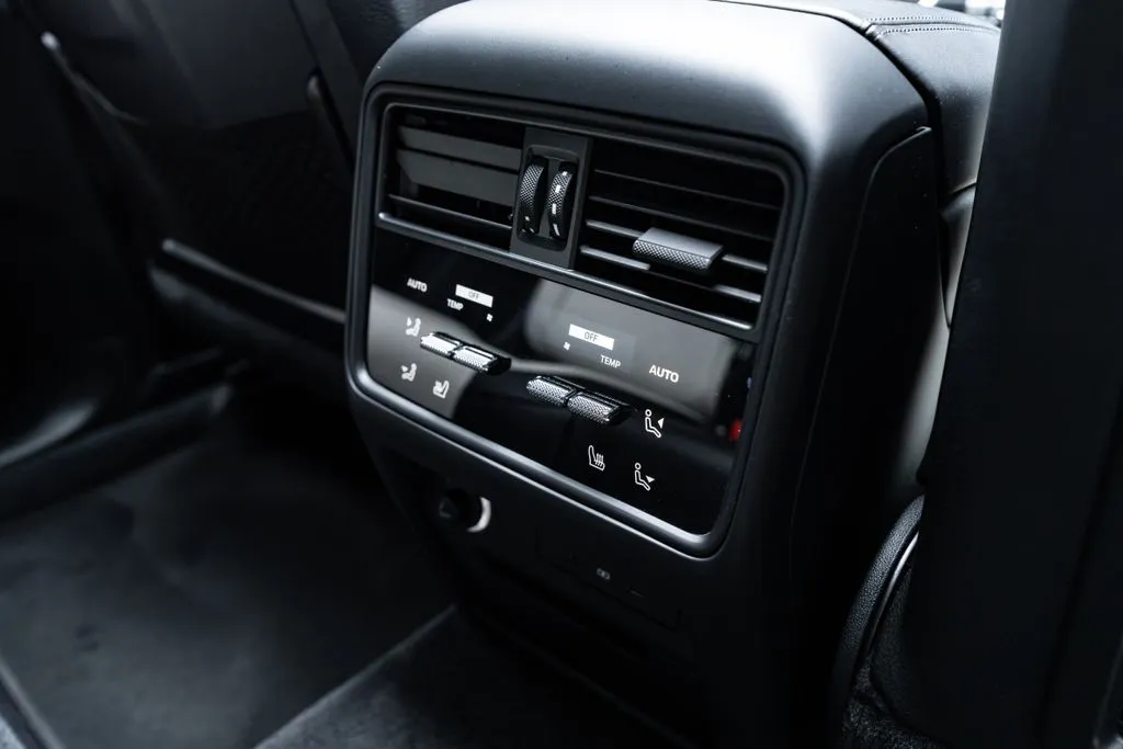 Porsche Cayenne photo 46