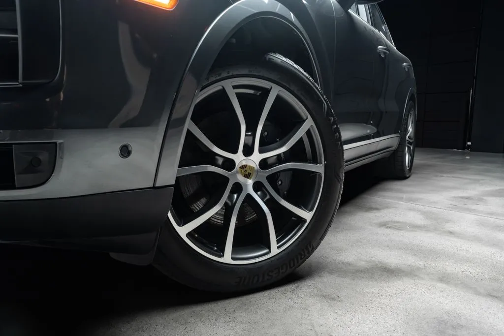 Porsche Cayenne photo 2