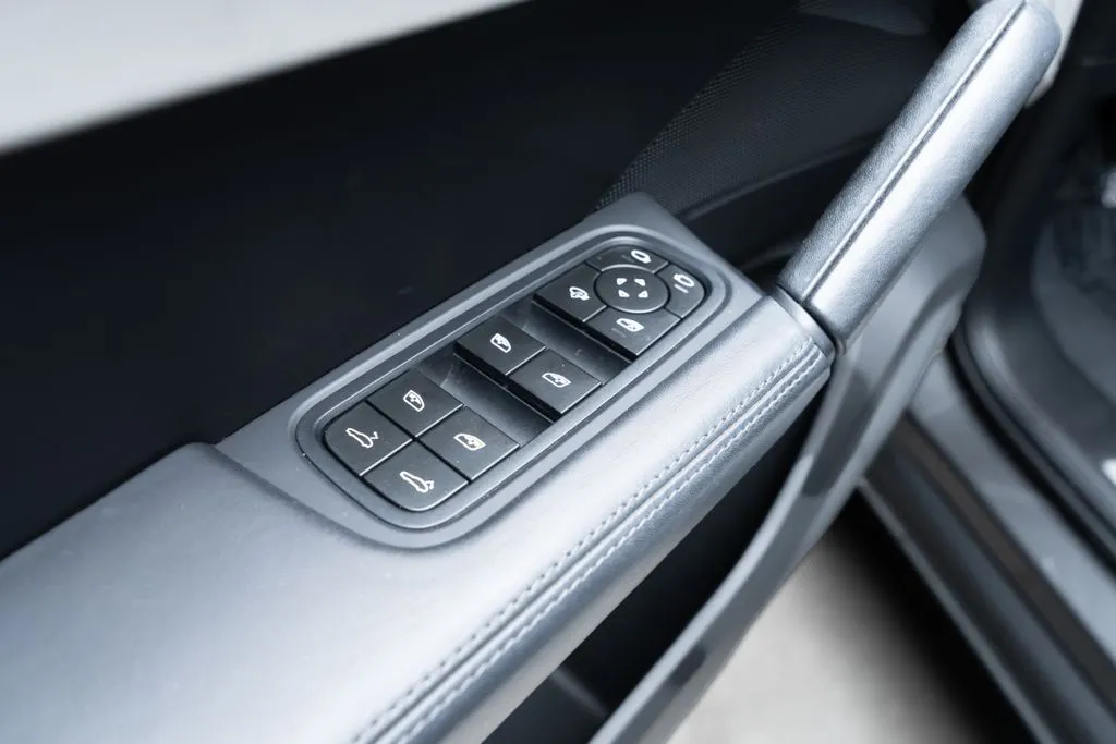 Porsche Cayenne photo 24