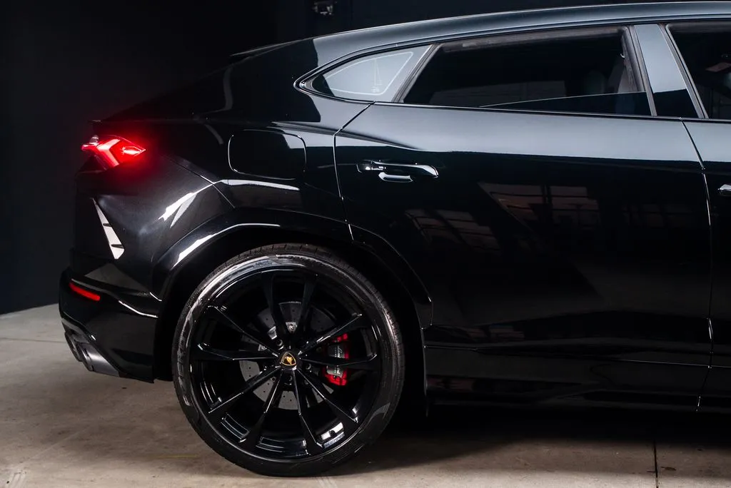Lamborghini Urus photo 16