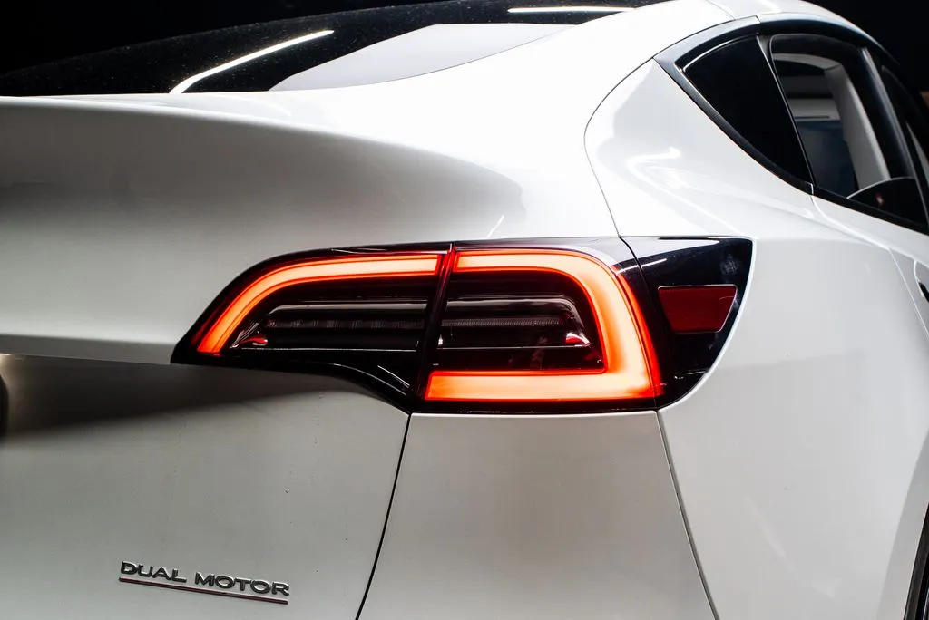 Tesla Model Y photo 15