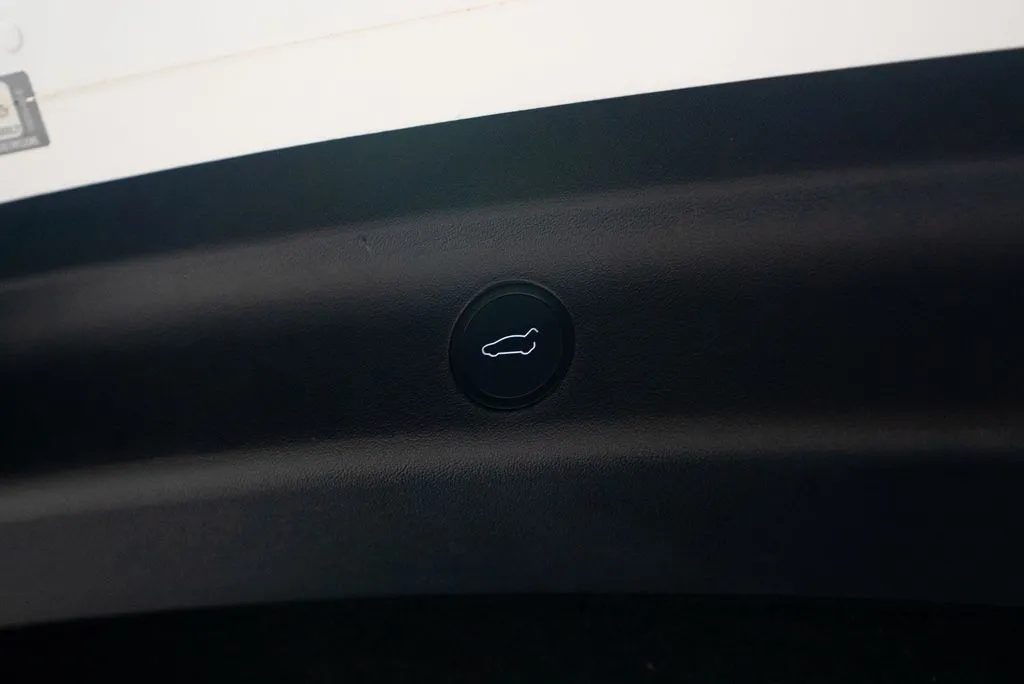 Tesla Model Y photo 41