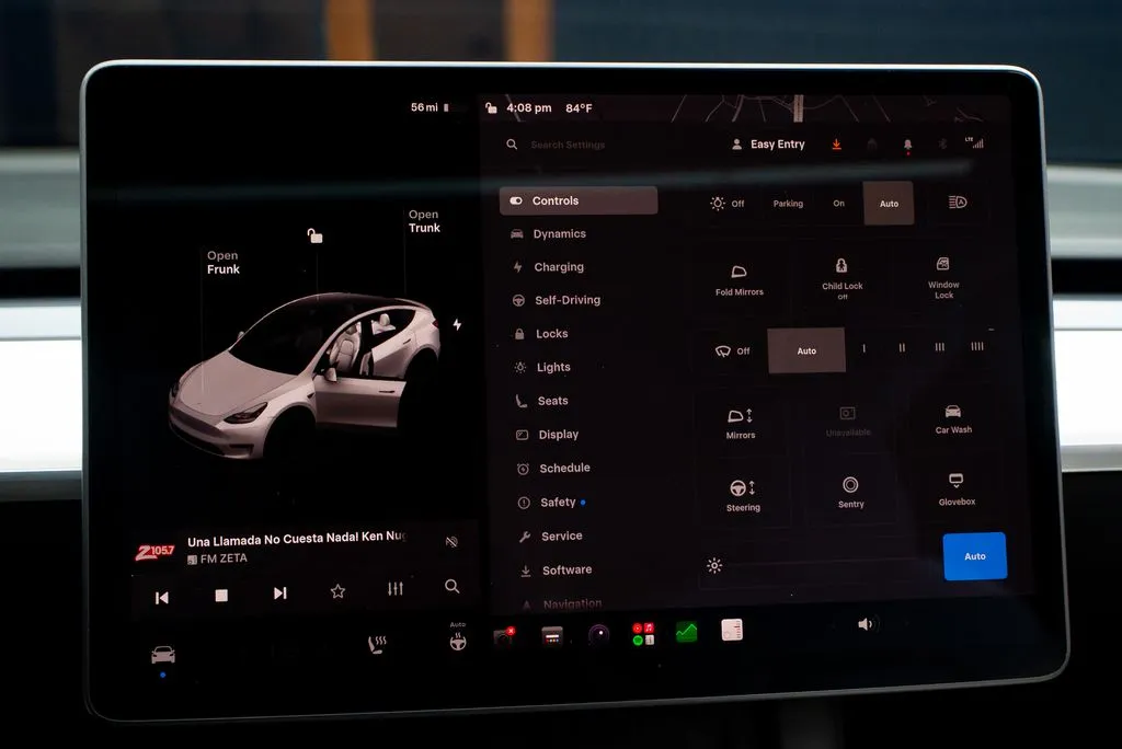 Tesla Model Y photo 30