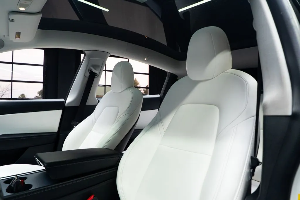 Tesla Model Y photo 25
