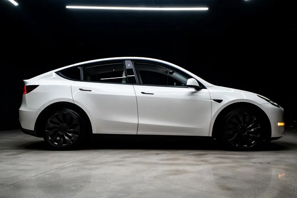 Tesla Model Y photo 9