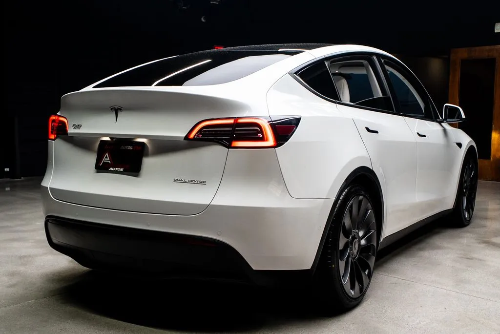 Tesla Model Y photo 16