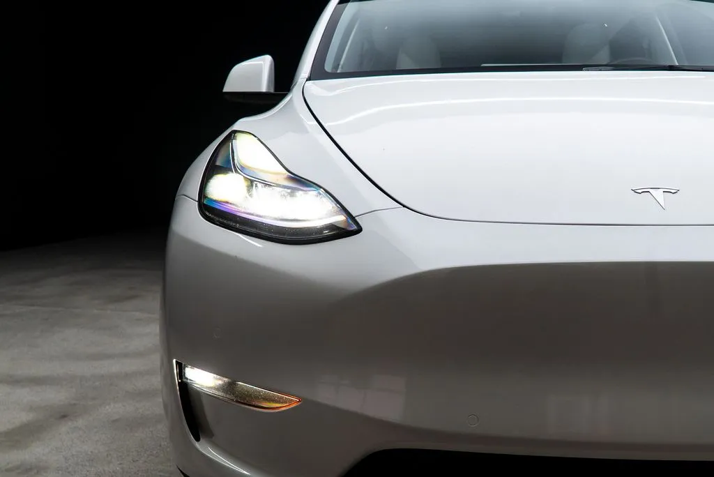 Tesla Model Y photo 6
