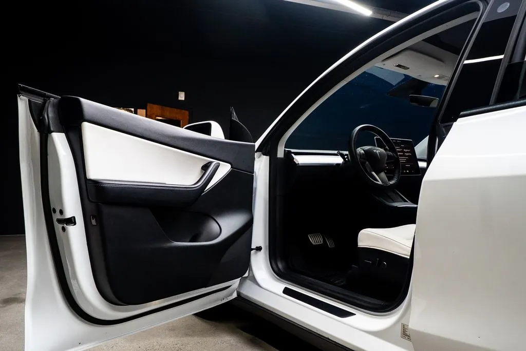 Tesla Model Y photo 21