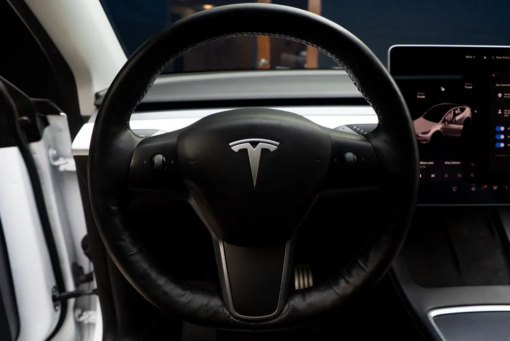 Tesla Model Y photo 27
