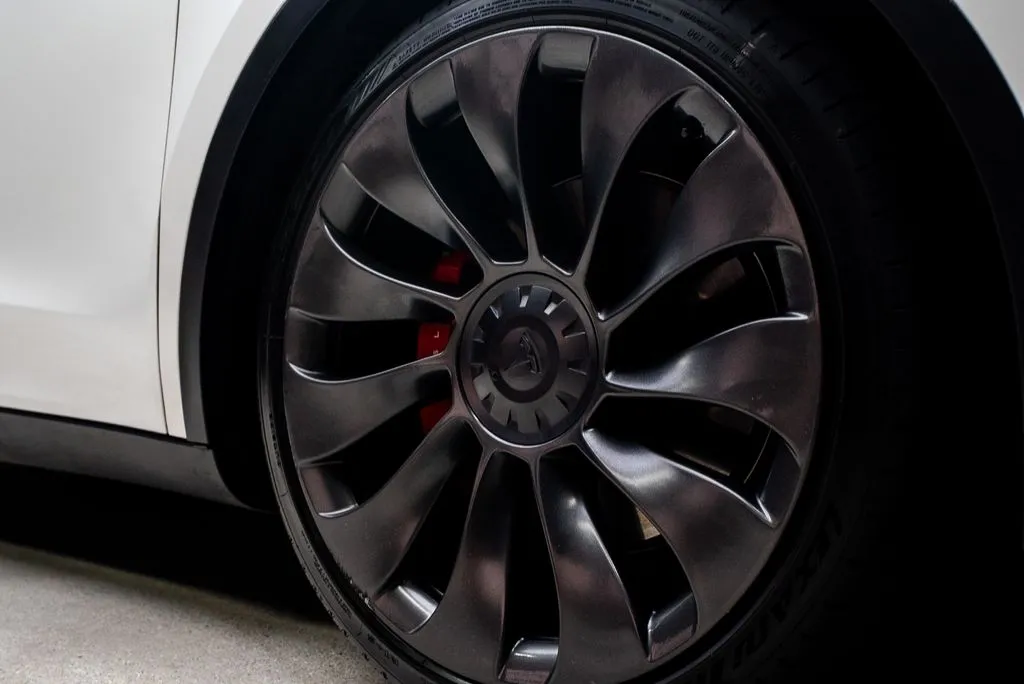 Tesla Model Y photo 12