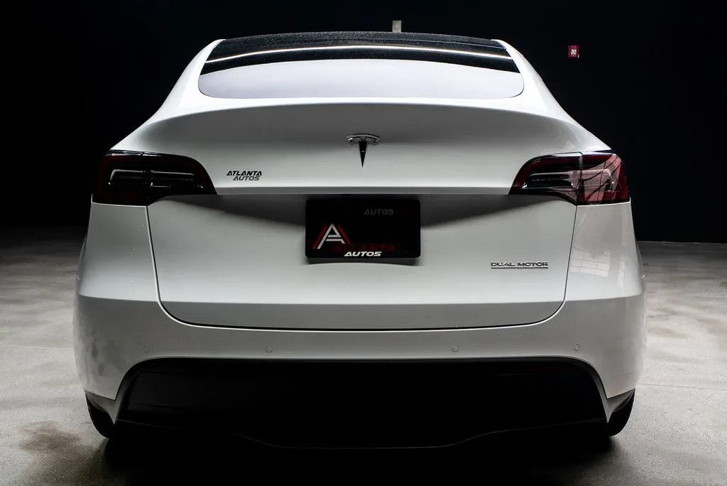 Tesla Model Y photo 17