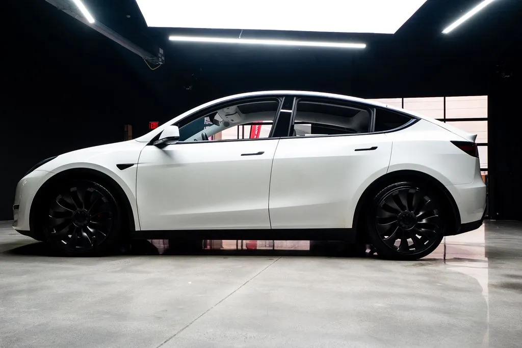 Tesla Model Y photo 20