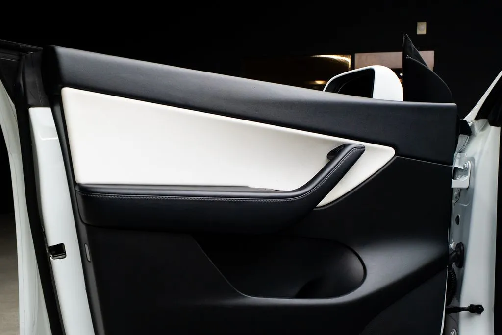 Tesla Model Y photo 22