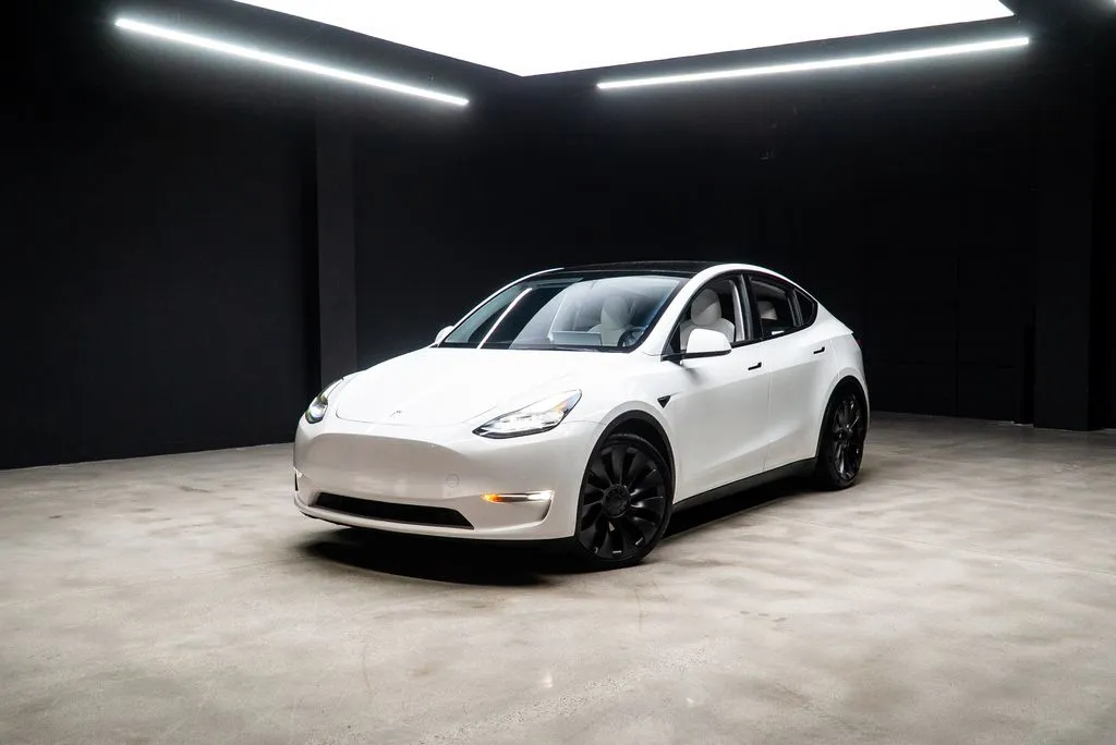 Tesla Model Y photo 40