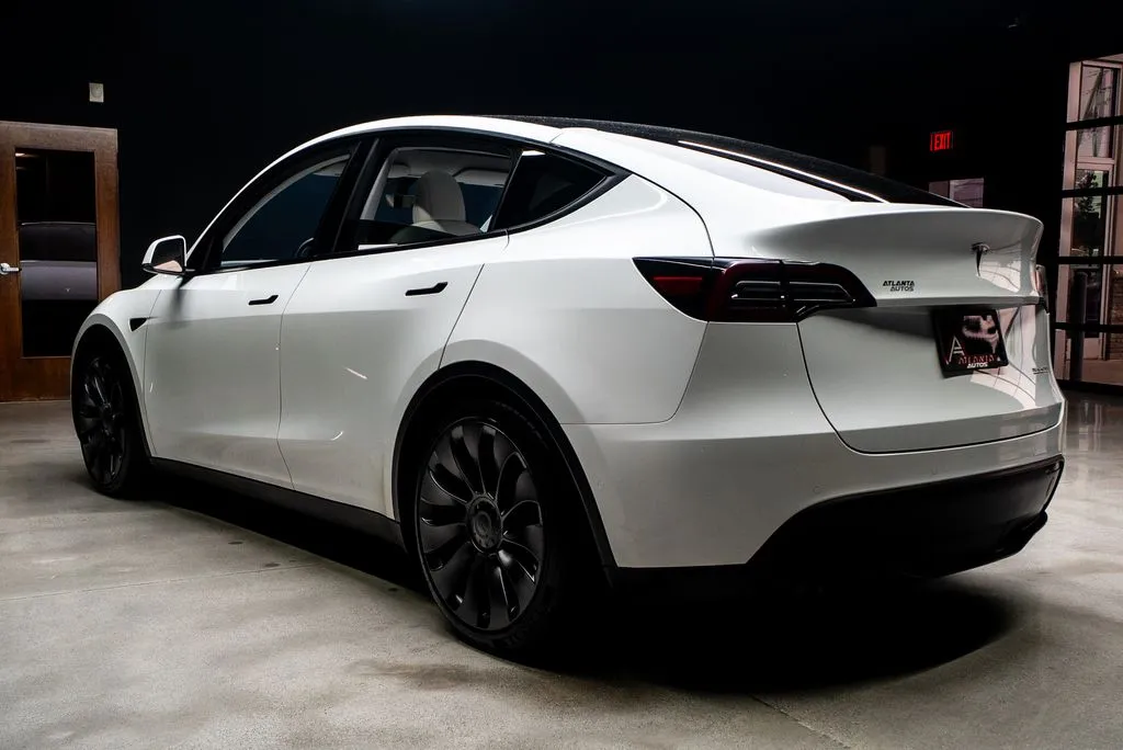 Tesla Model Y photo 19