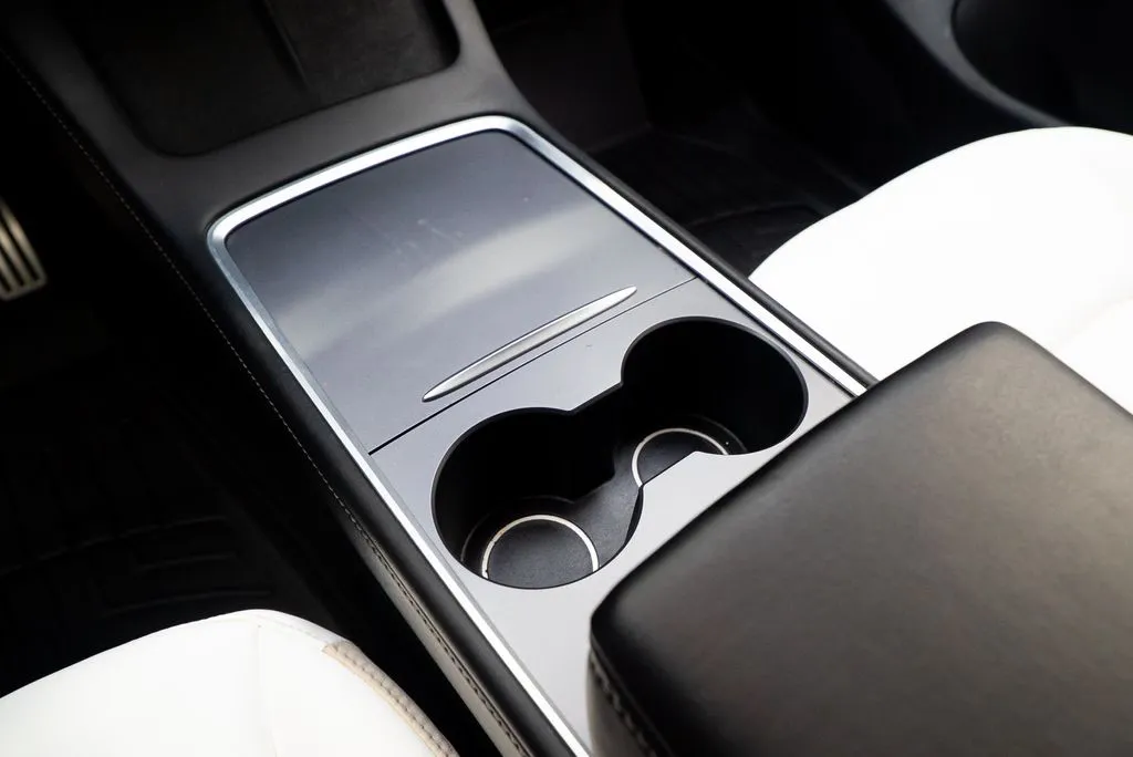 Tesla Model Y photo 34