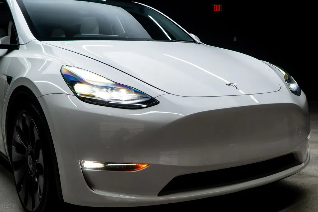 Tesla Model Y photo 7