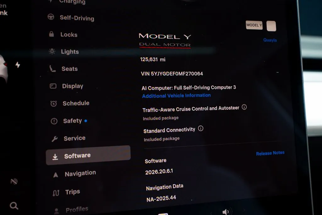 Tesla Model Y photo 32