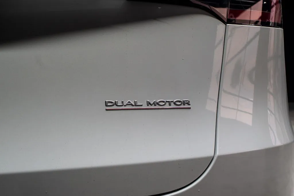 Tesla Model Y photo 18