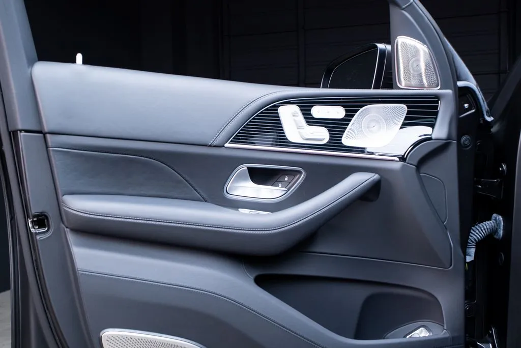 Mercedes-Benz GLS photo 30