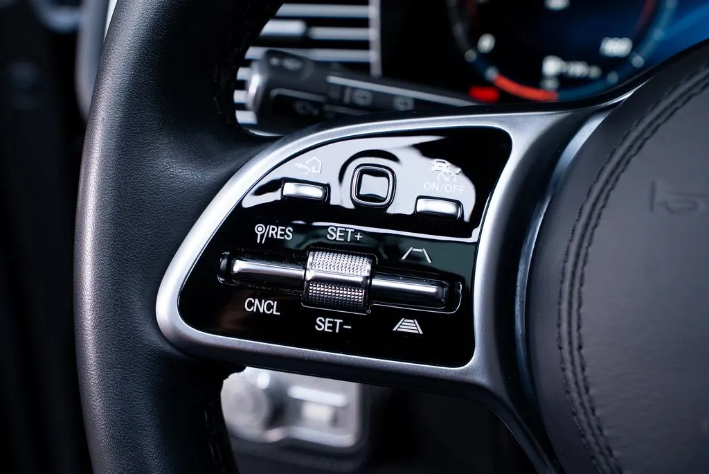 Mercedes-Benz GLS photo 37