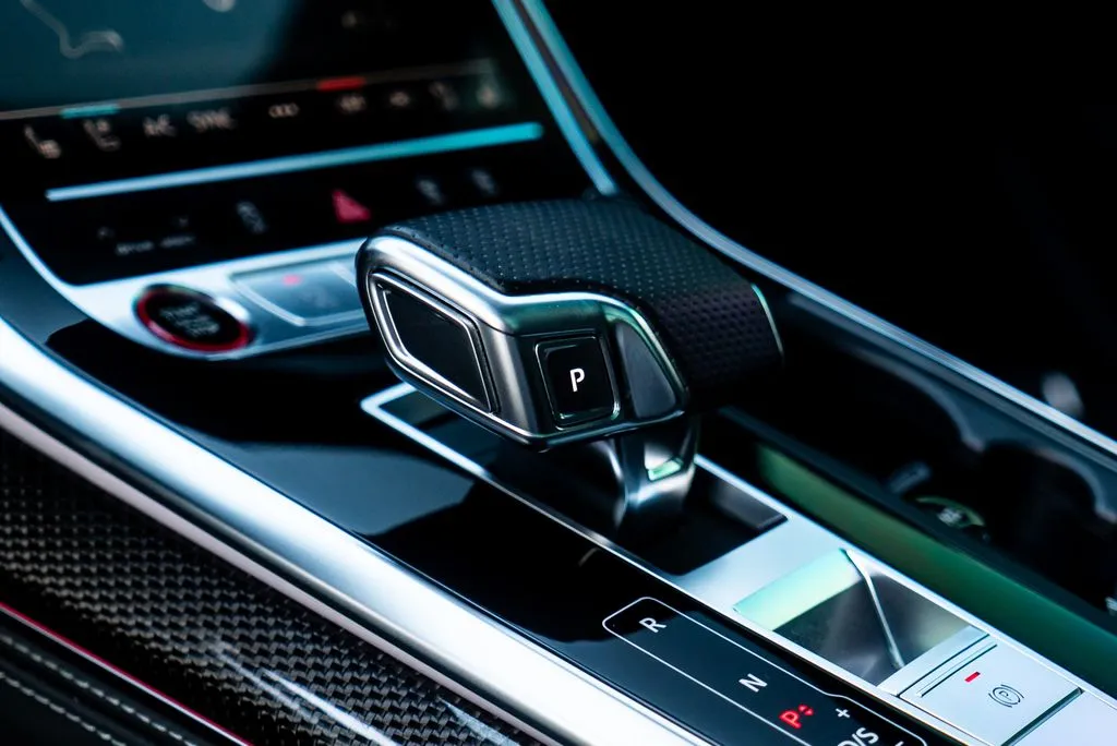 Audi SQ8 photo 11
