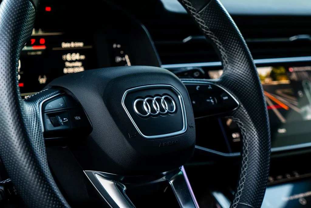 Audi SQ8 photo 8