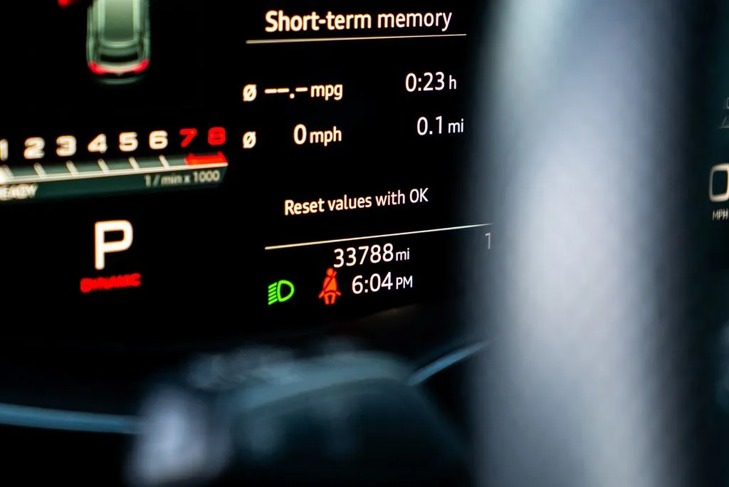 Audi SQ8 photo 9