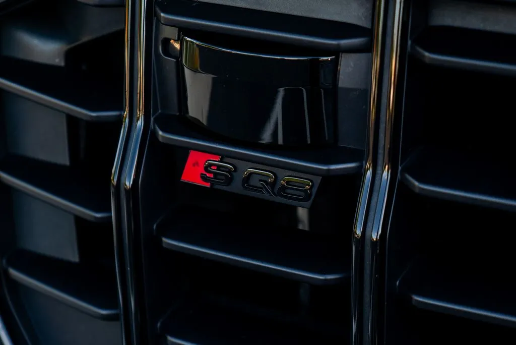Audi SQ8 photo 3
