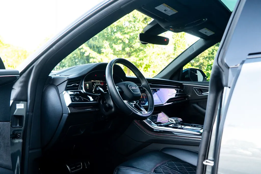 Audi SQ8 photo 7