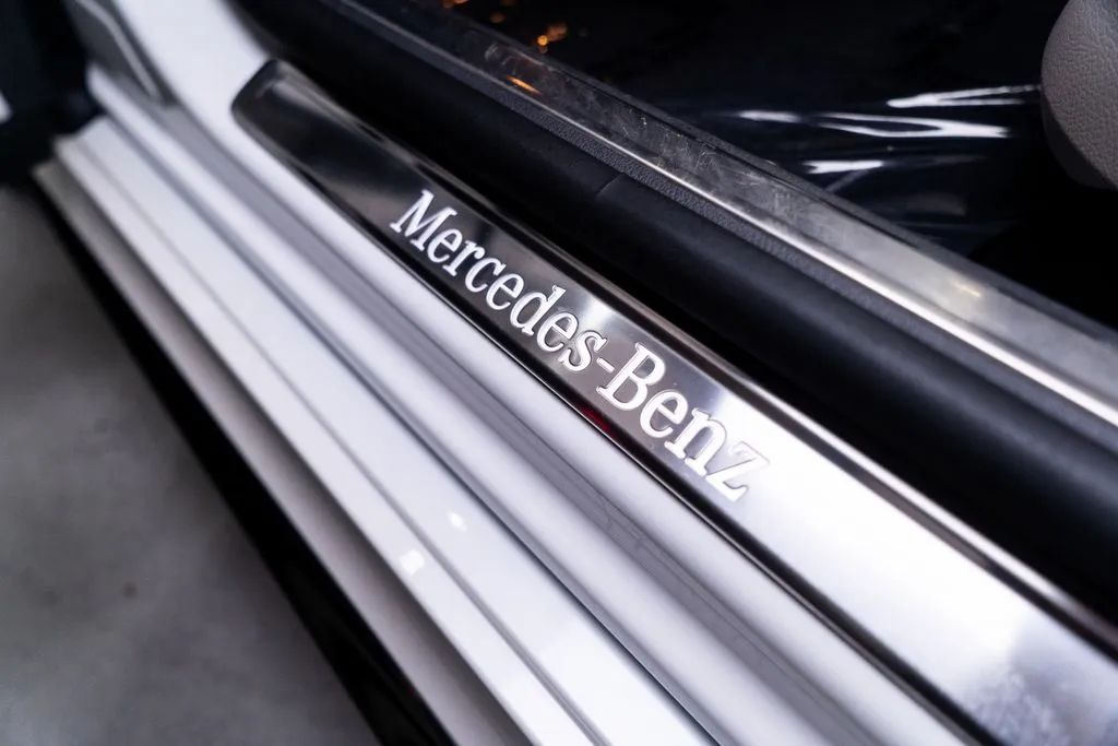 Mercedes-Benz S-Class photo 28