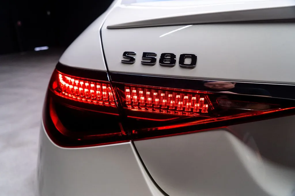 Mercedes-Benz S-Class photo 18