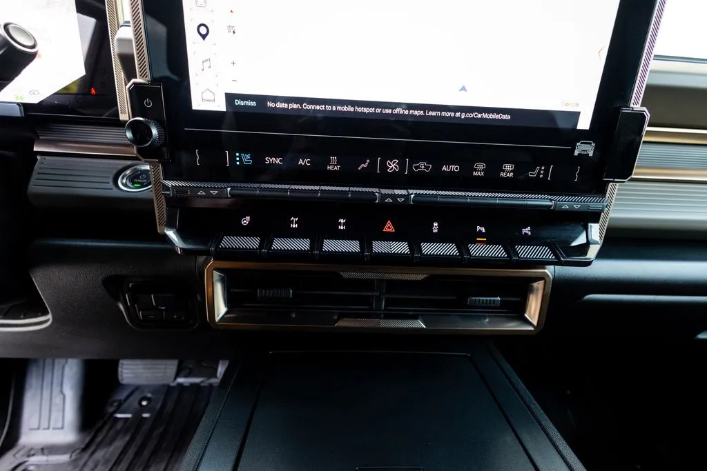 GMC Hummer EV SUV photo 37