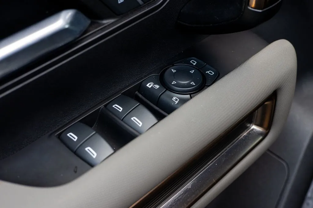 GMC Hummer EV SUV photo 23