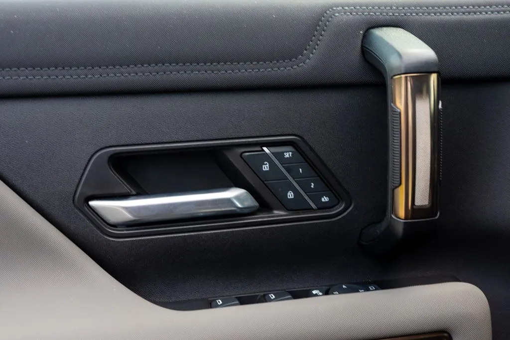 GMC Hummer EV SUV photo 22