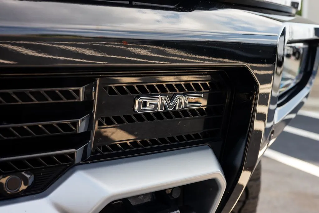 GMC Hummer EV SUV photo 9