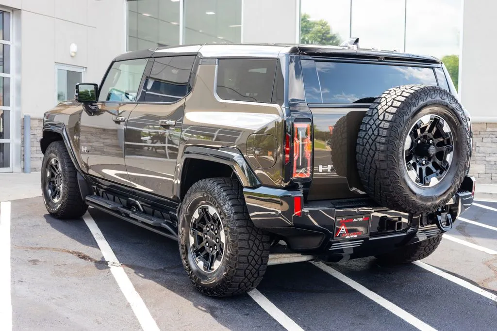 GMC Hummer EV SUV photo 19