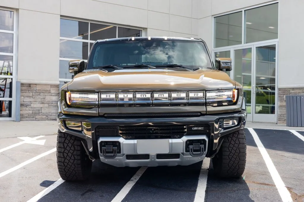 GMC Hummer EV SUV photo 7