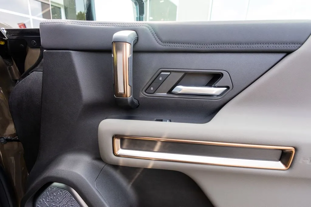 GMC Hummer EV SUV photo 46