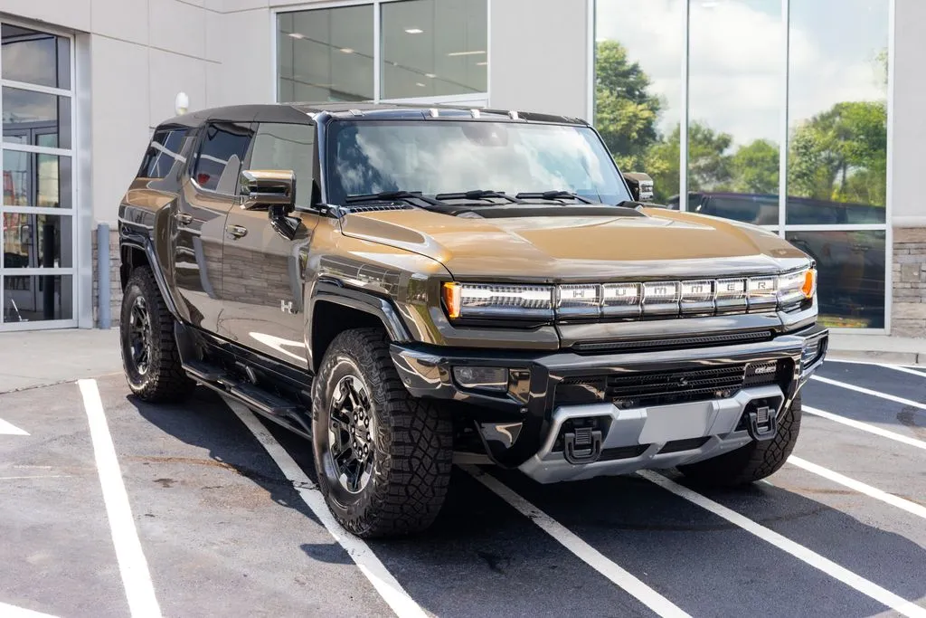 GMC Hummer EV SUV photo 11