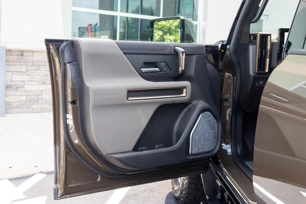 GMC Hummer EV SUV photo 21