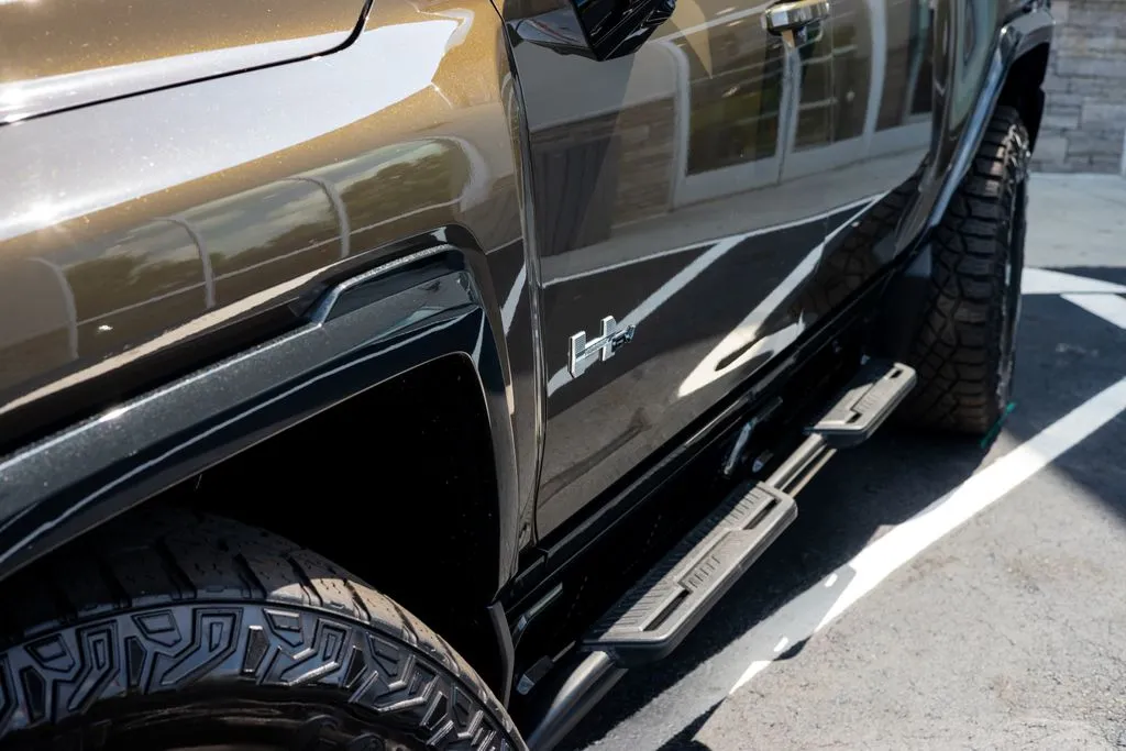 GMC Hummer EV SUV photo 3