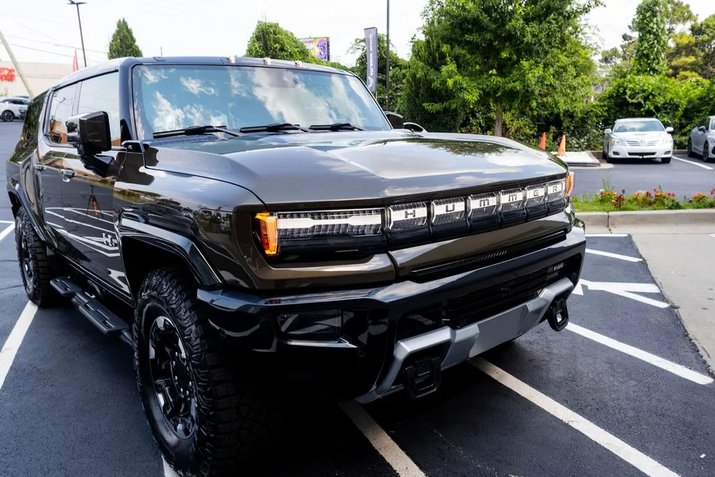 GMC Hummer EV SUV photo 61