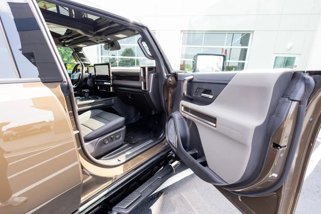 GMC Hummer EV SUV photo 44