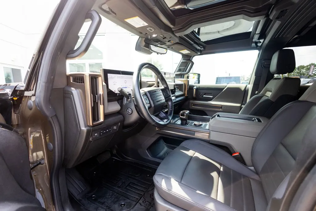 GMC Hummer EV SUV photo 25