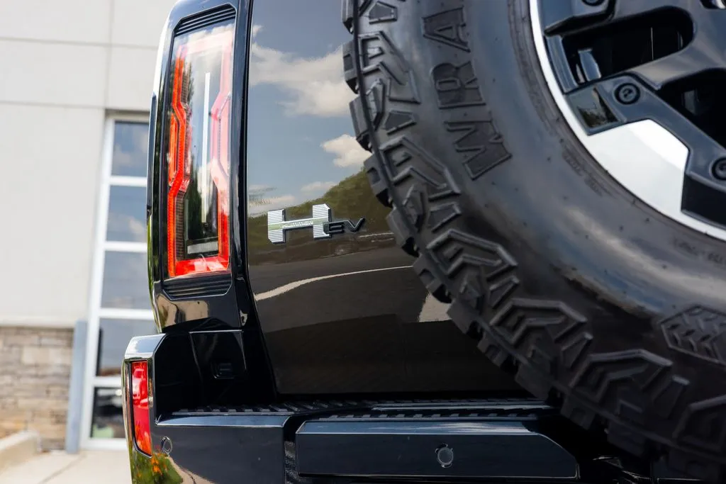 GMC Hummer EV SUV photo 18