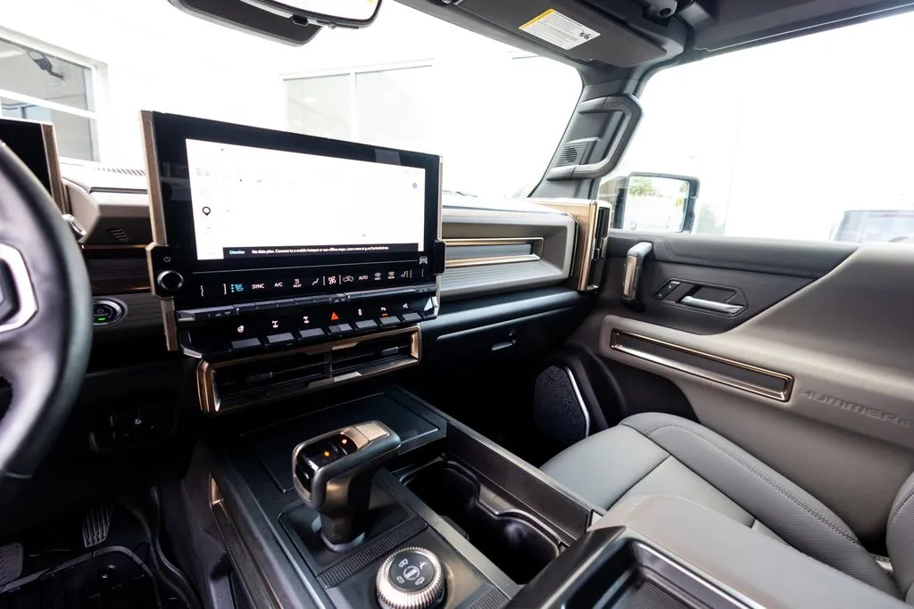GMC Hummer EV SUV photo 40