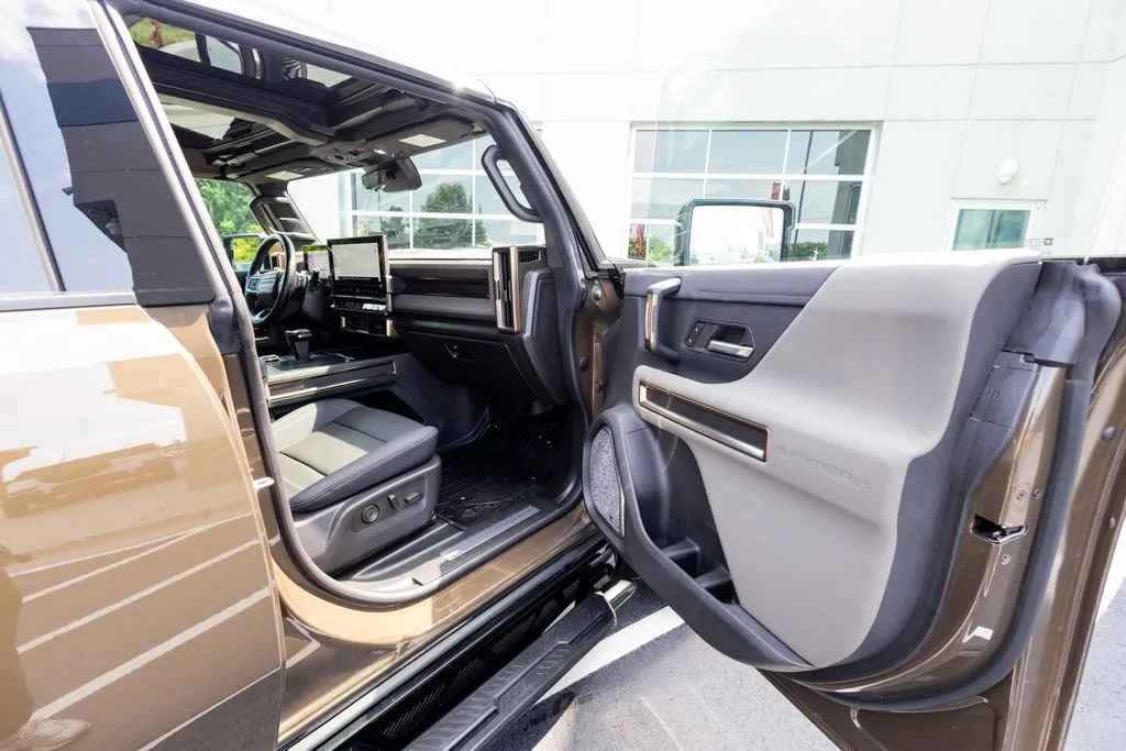 GMC Hummer EV SUV photo 45