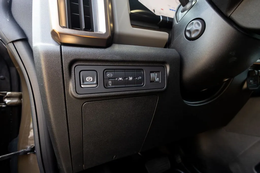 GMC Hummer EV SUV photo 26
