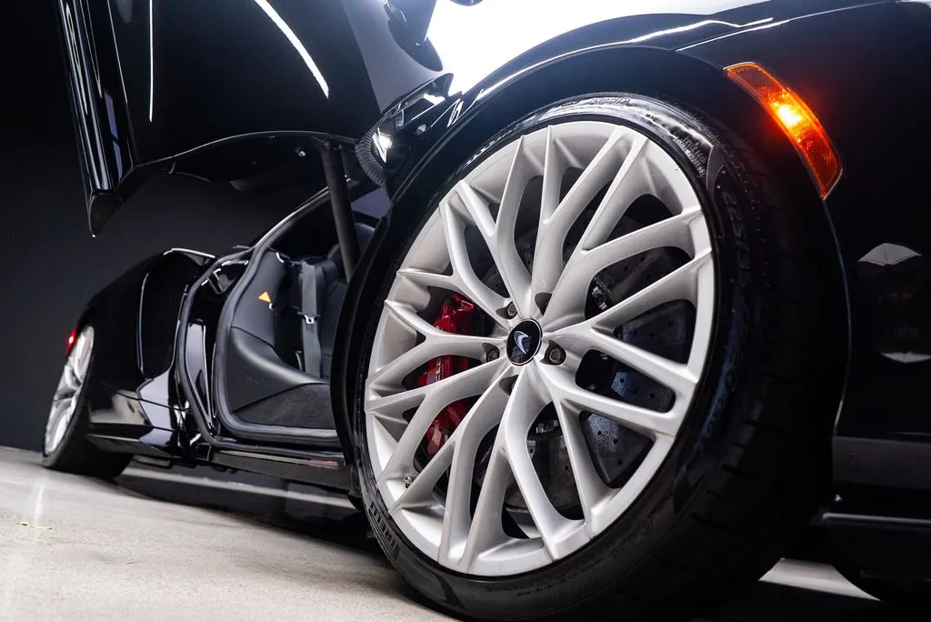 McLaren GT photo 15